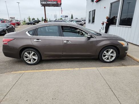 Used 2014 Nissan Altima 2.5 SL w/ Moonroof Package FWD image 8