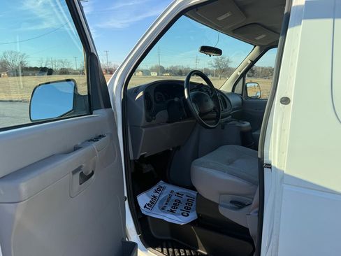Used 2002 Ford E-350 and Econoline 350 Super Duty image 9