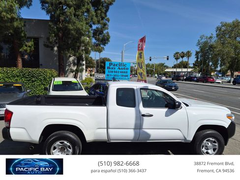 Used 2018 Toyota Tacoma SR RWD image 8