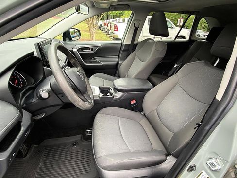 Certified 2021 Toyota RAV4 XLE w/ Convenience Package FWD image 10
