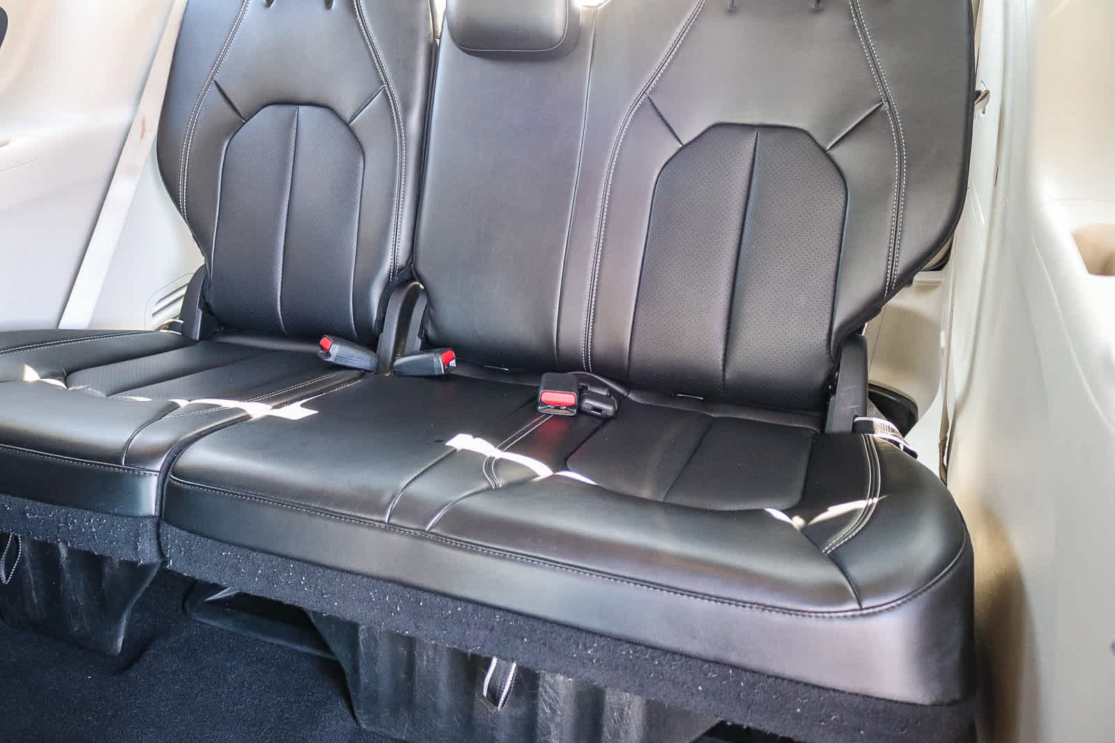 Used 2024 Chrysler Pacifica Limited FWD image 19