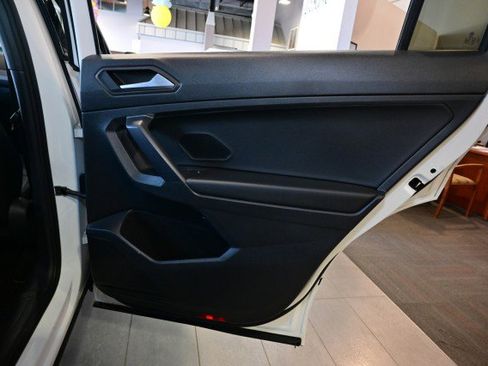 Used 2021 Volkswagen Tiguan SE R-Line image 22