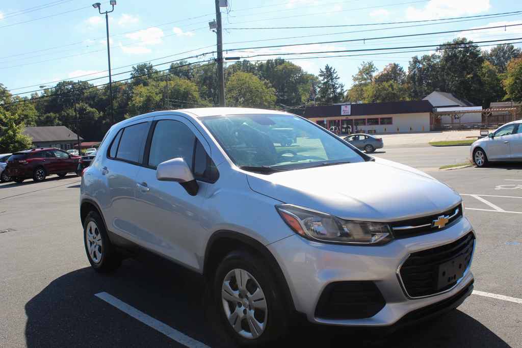 Used 2018 Chevrolet Trax LS FWD image 3