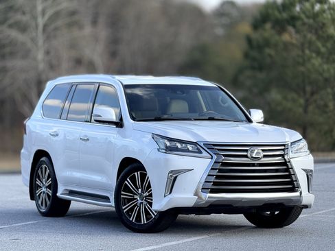 Used 2020 Lexus LX 570 4WD w/ Luxury Package image 12