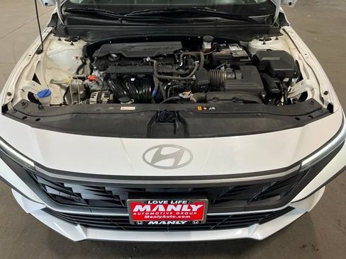 Used 2024 Hyundai Elantra SEL FWD image 9