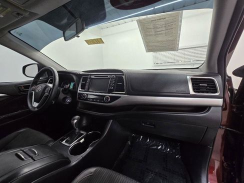 Used 2016 Toyota Highlander Plus FWD image 22