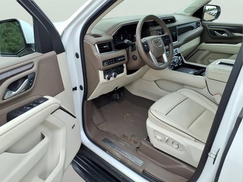 Used 2023 GMC Yukon XL Denali w/ Max Trailering Package AWD/4WD image 9