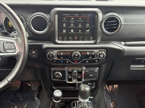 Used 2022 Jeep Wrangler Unlimited Sahara AWD/4WD image 20