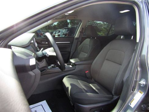 Used 2023 Nissan Altima 2.5 SV FWD image 12