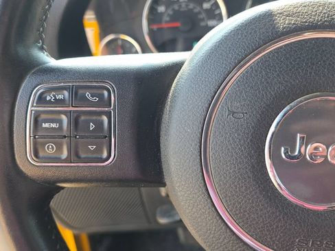 Used 2015 Jeep Wrangler Unlimited Rubicon w/ Connectivity Group AWD/4WD image 16