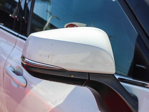 Used 2023 Toyota Highlander Limited image 8