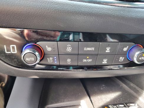 Used 2023 Buick Enclave Premium w/ Experience Buick Package FWD image 27
