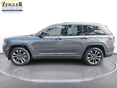Used 2023 Jeep Grand Cherokee Overland w/ Luxury Tech Group IV AWD/4WD image 8