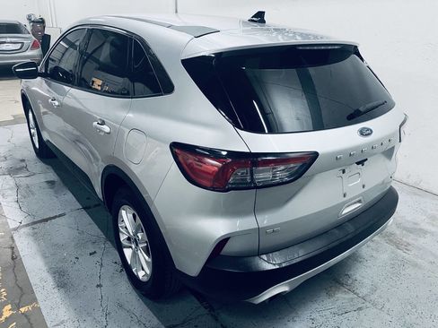 Used 2020 Ford Escape SE image 5