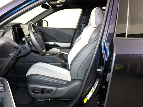 Used 2025 Lexus TX 500h AWD w/ Technology Package image 5