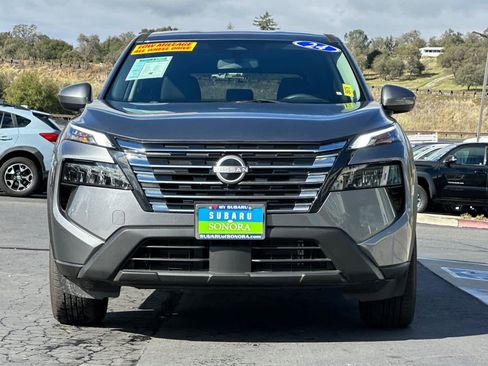 Used 2024 Nissan Rogue SV image 9