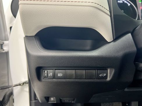 Used 2022 Toyota RAV4 XLE w/ Convenience Package AWD/4WD image 18