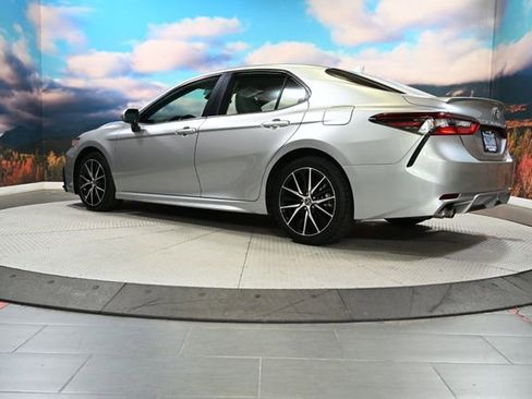 Used 2023 Toyota Camry SE FWD image 6