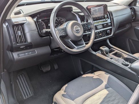 Used 2025 Nissan Pathfinder SV AWD/4WD image 10