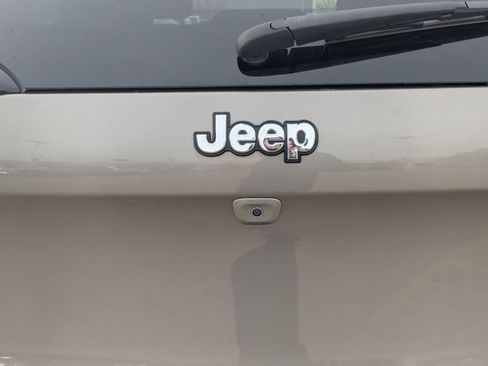 Used 2016 Jeep Cherokee Sport w/ Cold Weather Group image 13