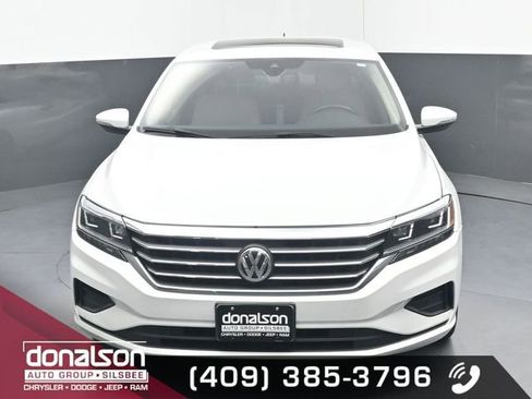 Used 2020 Volkswagen Passat 2.0T SEL image 3