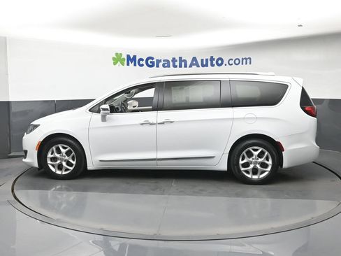 Used 2020 Chrysler Pacifica Limited FWD image 24