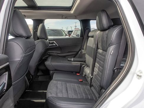 New 2025 Mitsubishi Outlander 4WD Plug-In Hybrid image 24