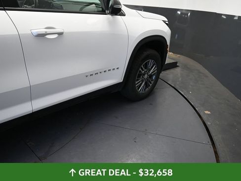 Used 2024 Chevrolet Traverse LT FWD image 26