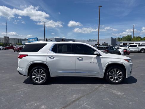 Used 2018 Chevrolet Traverse Premier w/ Driver Confidence II Package FWD image 2
