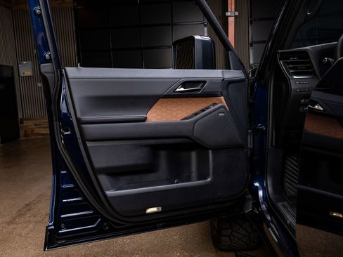 Used 2025 Lexus GX 550 w/ Accessory Package (2T) image 35