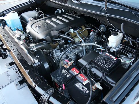 Used 2018 Toyota Tundra Limited image 32