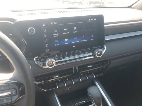 Used 2025 Chevrolet Colorado Z71 w/ Technology Package image 16