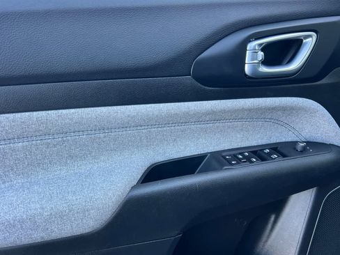 Used 2024 Jeep Compass Latitude image 12