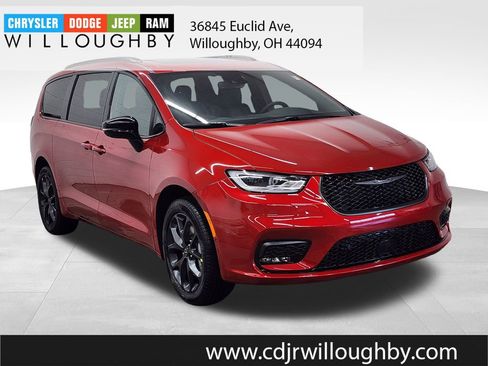 New 2026 Chrysler Pacifica Select image 3