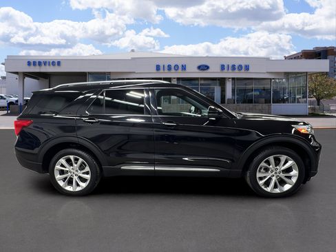 Certified 2022 Ford Explorer Platinum w/ Equipment Group 601A image 2