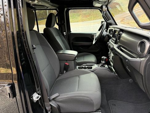 Used 2021 Jeep Wrangler Sport S image 19