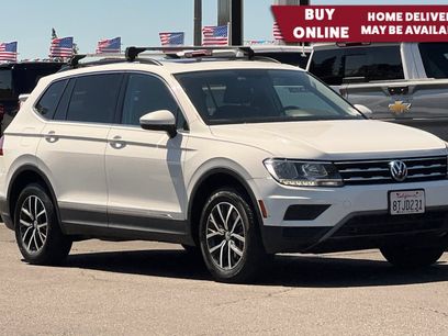 Used 2020 Volkswagen Tiguan SE w/ Panoramic Sunroof Package