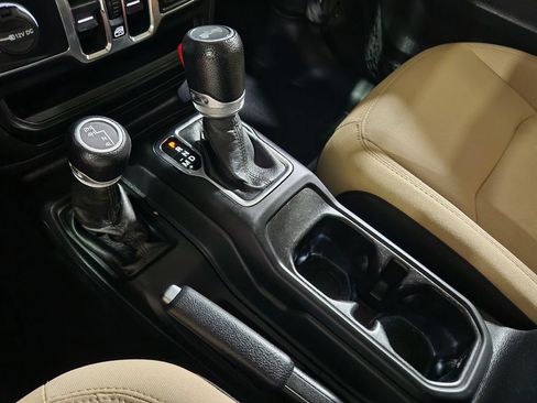 Used 2023 Jeep Wrangler Unlimited Sport AWD/4WD image 39