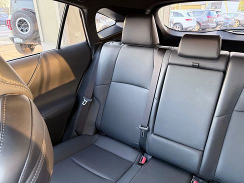 Used 2023 Toyota Venza XLE image 40