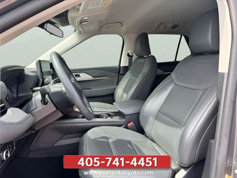 Used 2025 Ford Explorer Active w/ Active Comfort Package RWD image 36