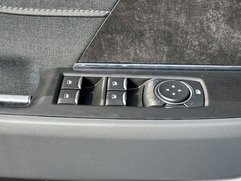 Used 2023 Ford F150 Lightning XLT AWD/4WD image 13