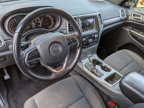 Used 2018 Jeep Grand Cherokee Laredo AWD/4WD image 13