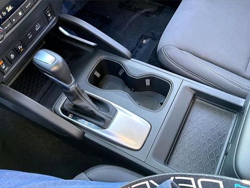 Used 2022 Nissan Frontier SV image 17