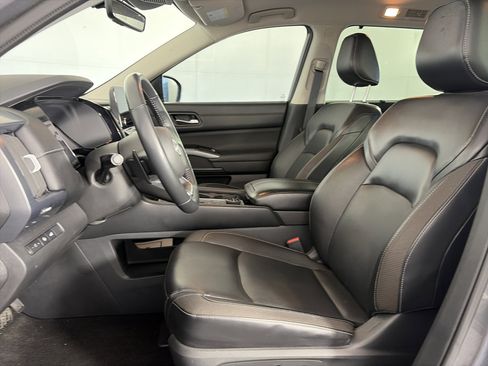 Used 2023 Nissan Pathfinder SL image 6