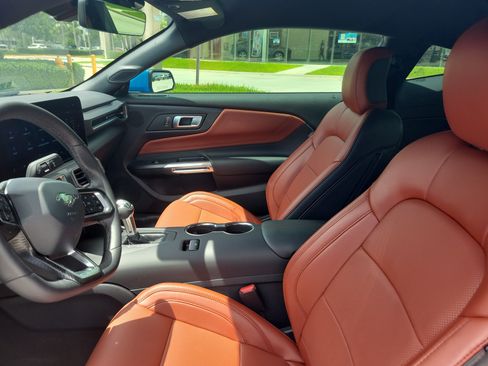 Used 2025 Ford Mustang Premium RWD image 17