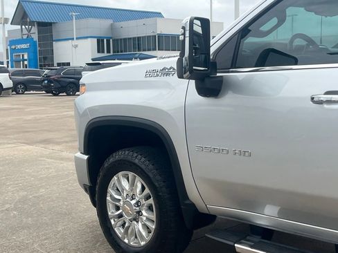 Used 2022 Chevrolet Silverado 3500 High Country w/ Technology Package AWD/4WD image 15
