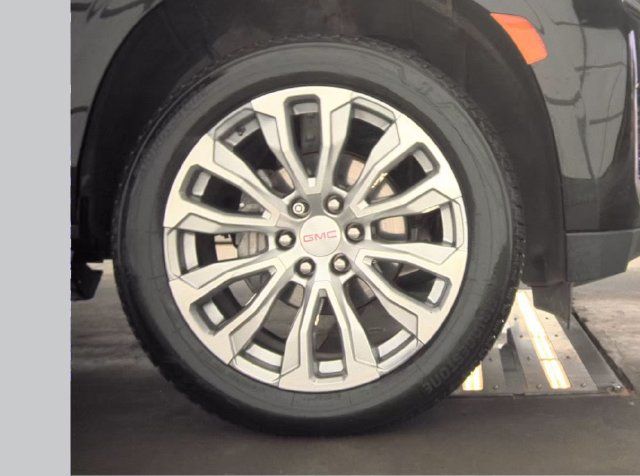 Used 2022 GMC Yukon XL Denali AWD/4WD image 16