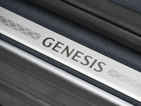 Used 2025 Genesis GV80 3.5T Prestige image 13