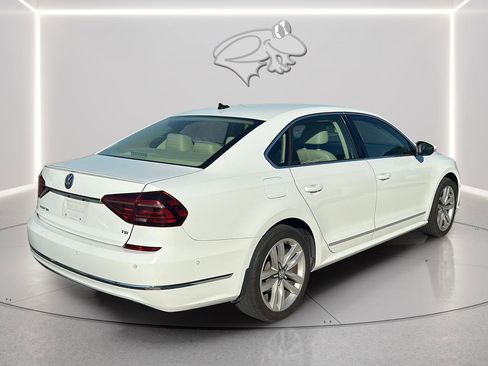 Used 2017 Volkswagen Passat 1.8T SEL Premium image 5