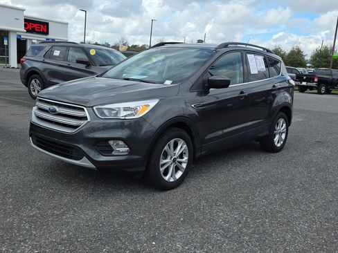 Used 2018 Ford Escape SE w/ SE Sync 3 Package image 9